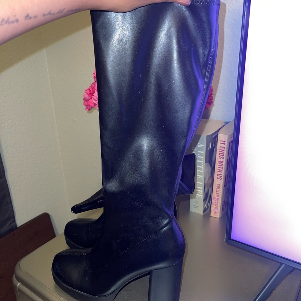 Steve Madden - black leather knee high heeled  boots